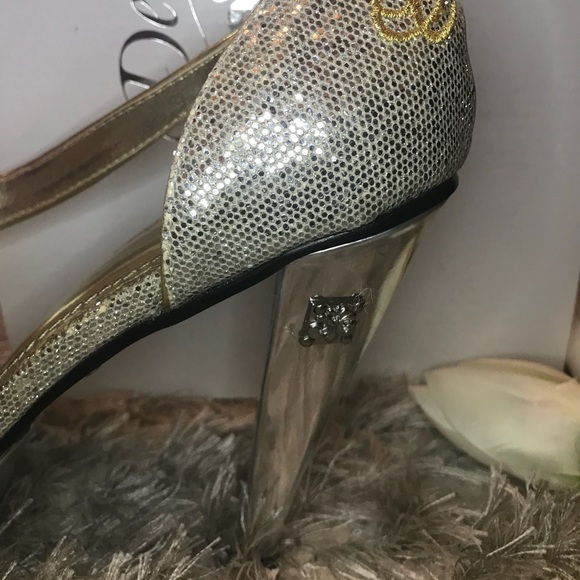 Shoes - Picture 6 of 7